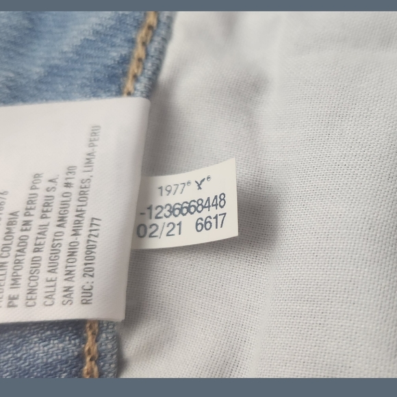 American Eagle Distressed Curvy Mom Denim Shorts Sz 18 - Picture 7 of 9